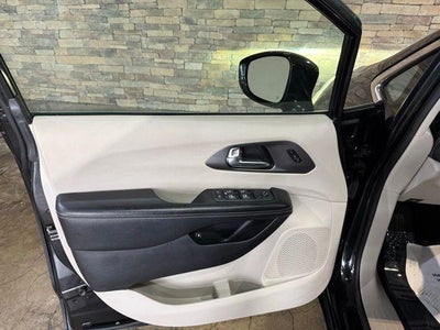 2022 Chrysler Pacifica Hybrid Touring L