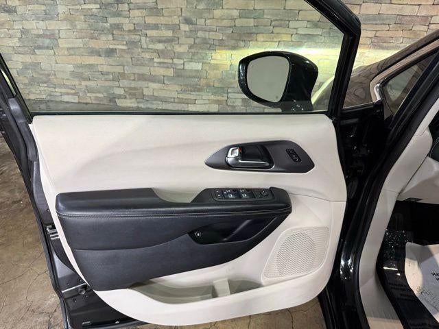 2022 Chrysler Pacifica Hybrid Touring L