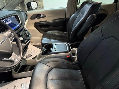2022 Chrysler Pacifica Hybrid Touring L