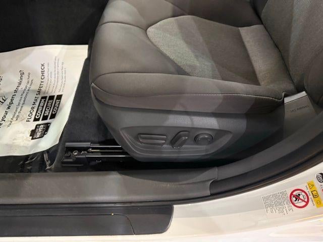 2018 Toyota Camry Hybrid LE