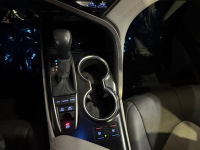 2020 Toyota Camry Hybrid XLE