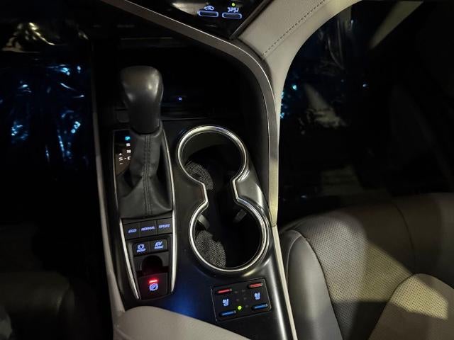 2020 Toyota Camry Hybrid XLE
