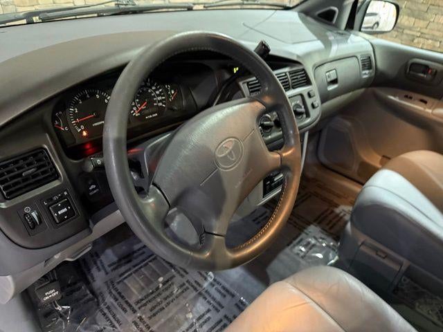 1998 Toyota Sienna LE