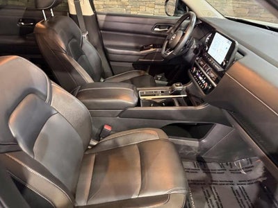 2022 Nissan Pathfinder SL