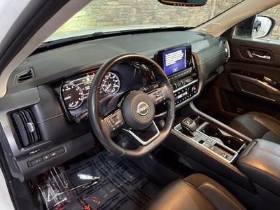 2022 Nissan Pathfinder SL