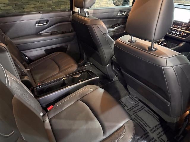 2022 Nissan Pathfinder SL