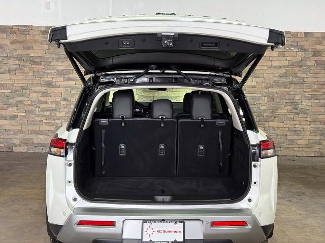 2022 Nissan Pathfinder SL