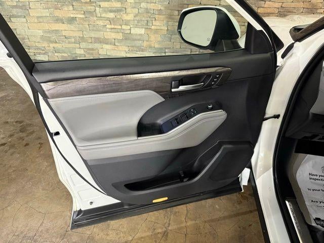 2021 Toyota Highlander Hybrid Platinum
