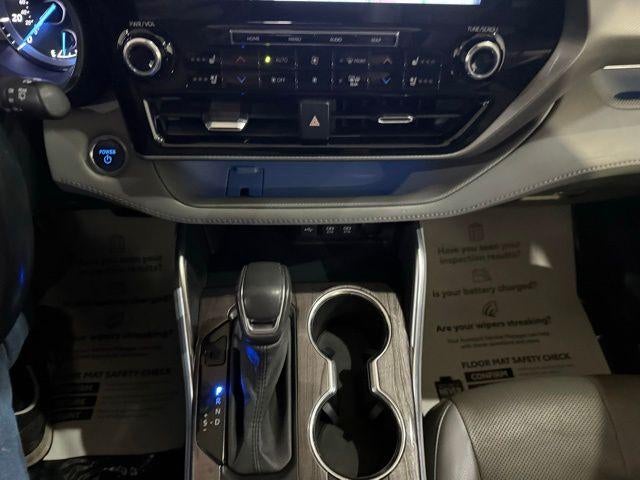 2021 Toyota Highlander Hybrid Platinum
