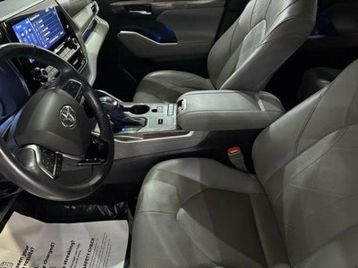 2021 Toyota Highlander Hybrid Platinum