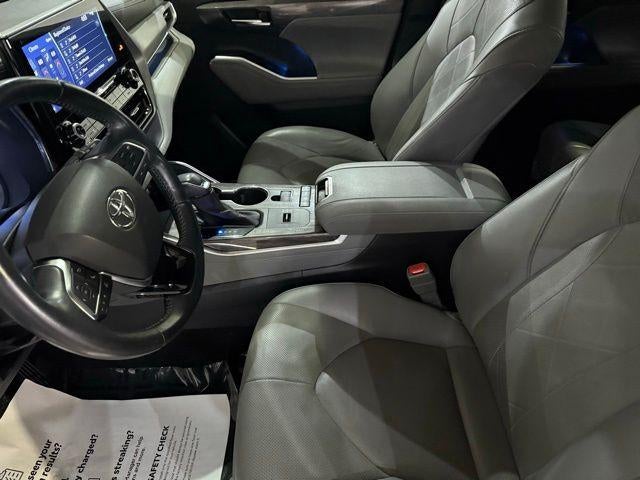 2021 Toyota Highlander Hybrid Platinum