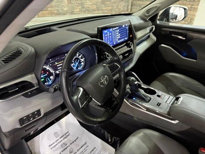 2021 Toyota Highlander Hybrid Platinum