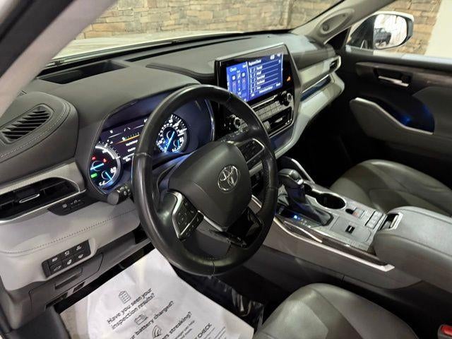 2021 Toyota Highlander Hybrid Platinum