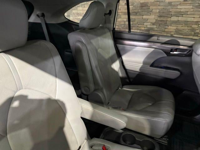 2021 Toyota Highlander Hybrid Platinum