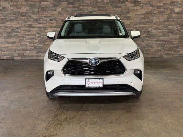 2021 Toyota Highlander Hybrid Platinum