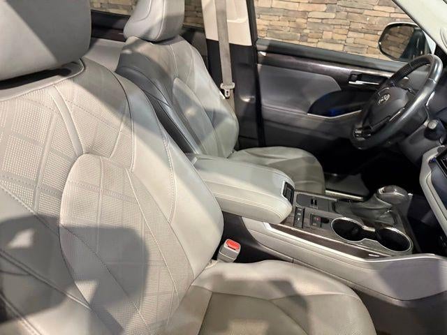 2021 Toyota Highlander Hybrid Platinum