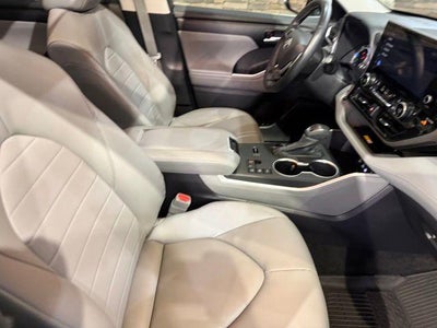2025 Toyota Highlander Hybrid XLE