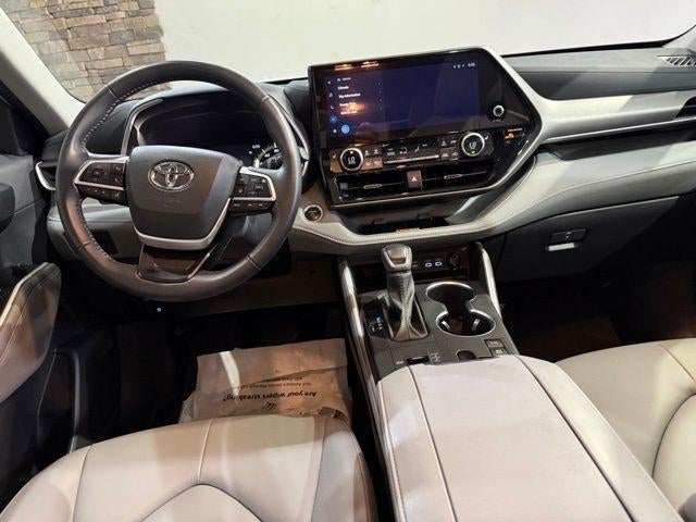 2025 Toyota Highlander Hybrid XLE