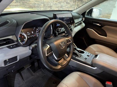 2025 Toyota Highlander Hybrid XLE
