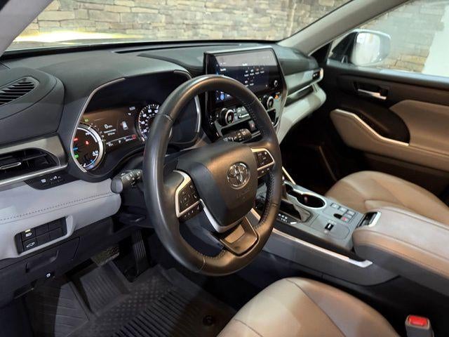 2025 Toyota Highlander Hybrid XLE