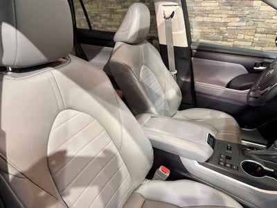 2025 Toyota Highlander Hybrid XLE