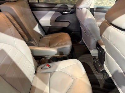 2025 Toyota Highlander Hybrid XLE