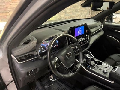 2025 Toyota Highlander LE