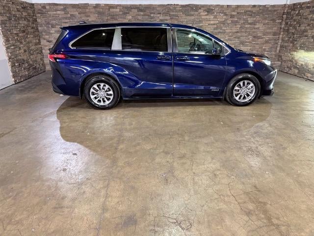 2021 Toyota Sienna LE