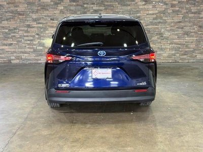 2021 Toyota Sienna LE