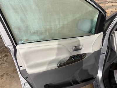 2017 Toyota Sienna XLE Auto Access Seat