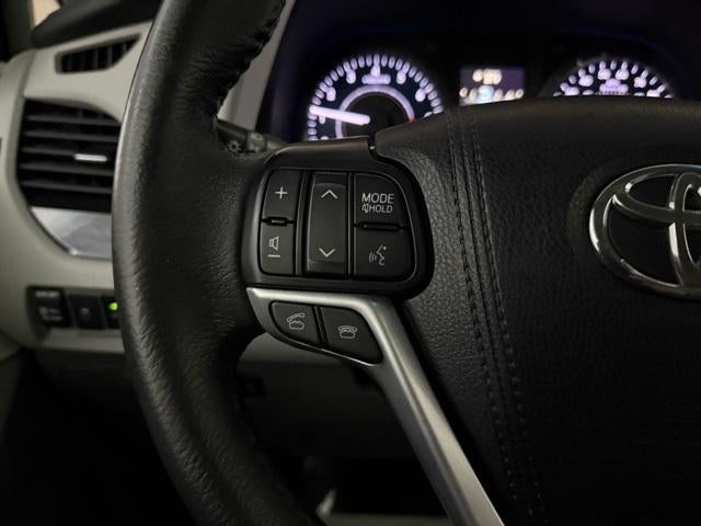 2017 Toyota Sienna XLE Auto Access Seat