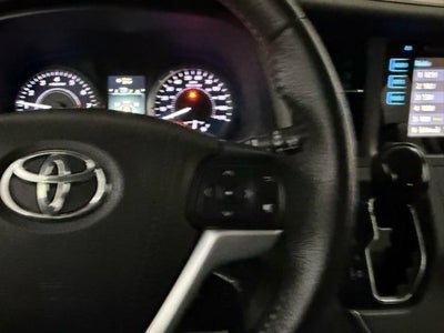 2017 Toyota Sienna XLE Auto Access Seat