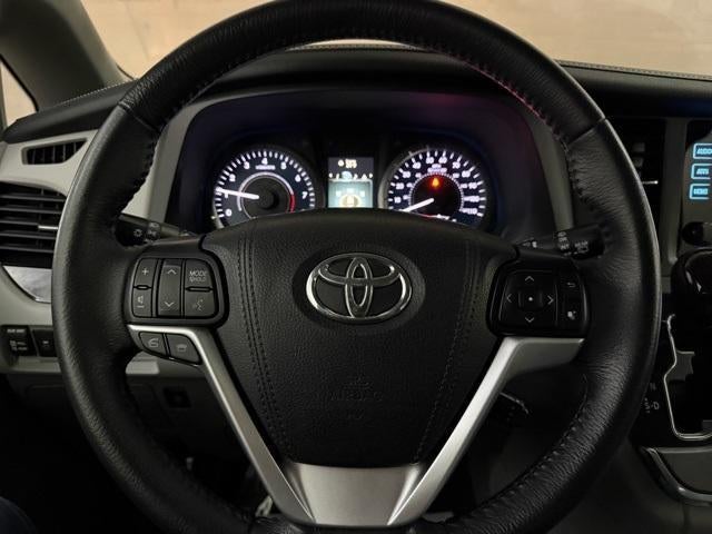 2017 Toyota Sienna XLE Auto Access Seat