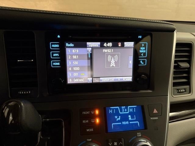 2017 Toyota Sienna XLE Auto Access Seat
