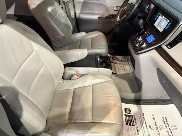 2017 Toyota Sienna XLE Auto Access Seat