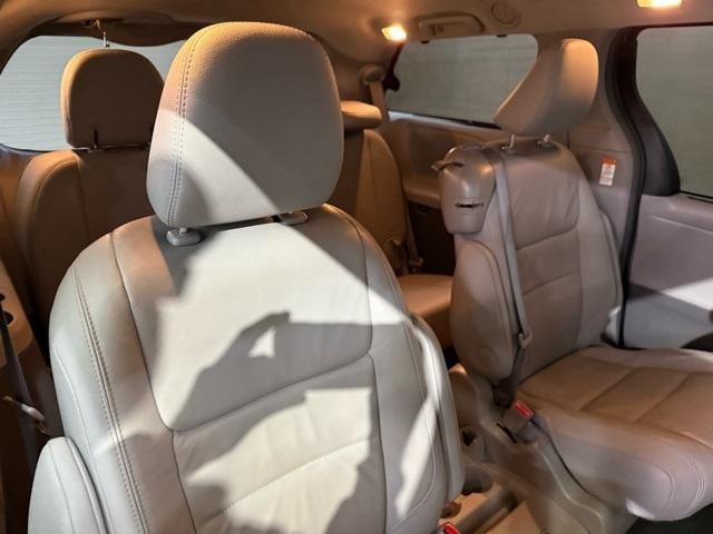 2017 Toyota Sienna XLE Auto Access Seat