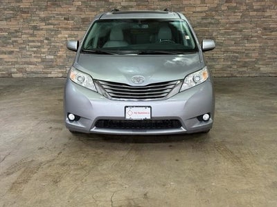 2017 Toyota Sienna XLE Auto Access Seat