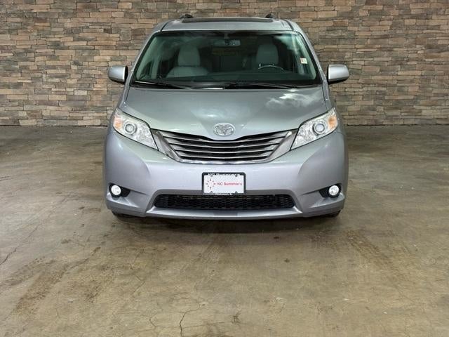 2017 Toyota Sienna XLE Auto Access Seat