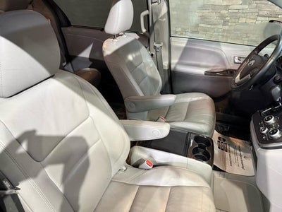 2017 Toyota Sienna XLE Auto Access Seat