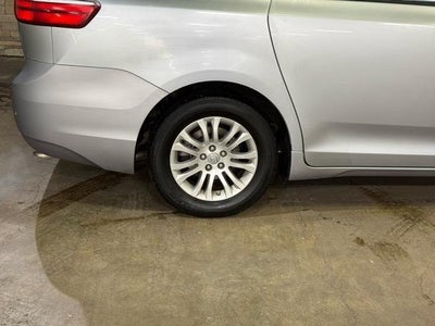 2017 Toyota Sienna XLE Auto Access Seat