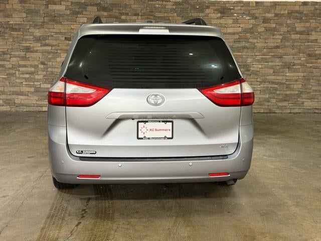 2017 Toyota Sienna XLE Auto Access Seat