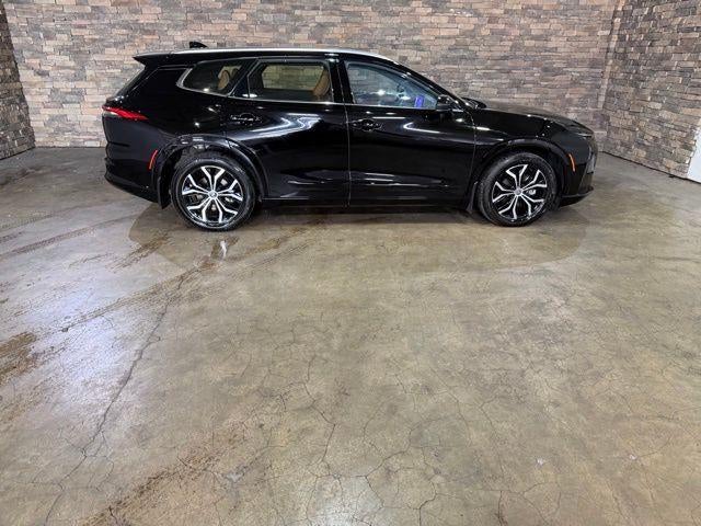 2025 Toyota Crown Signia XLE
