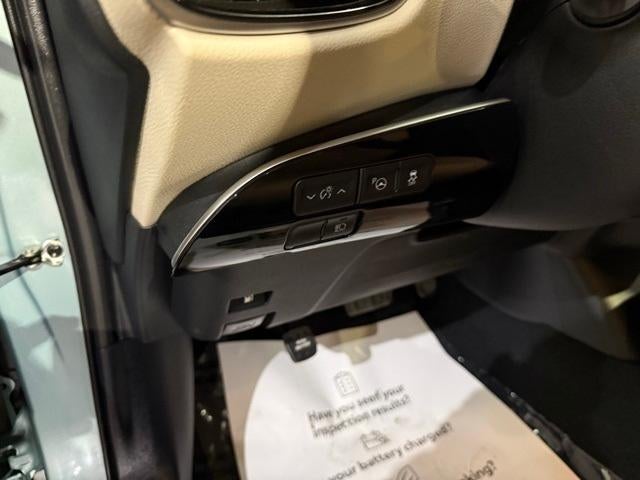 2022 Toyota Prius L Eco