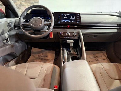 2025 Hyundai Elantra SE