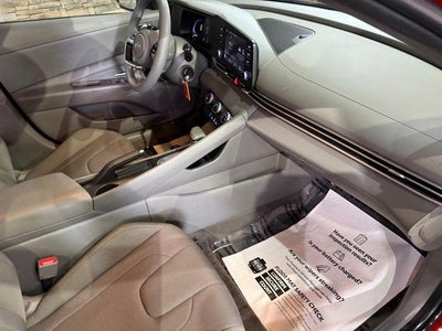 2025 Hyundai Elantra SE
