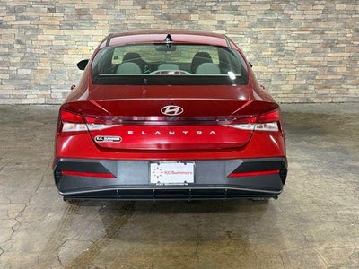 2025 Hyundai Elantra SE