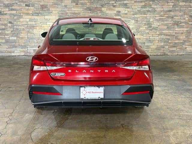 2025 Hyundai Elantra SE